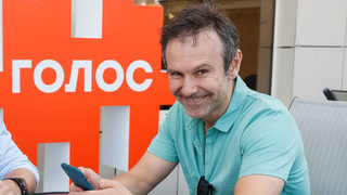 Рок звезда срещу комик - необичайното изпитание пред Зеленски