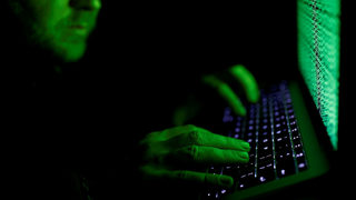 Хакери, "магьосници" и обвинения за източените лични данни от приходната агенция