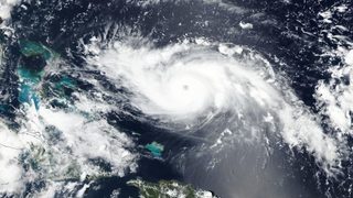 Ураганът "<span class="highlight">Дориан</span>" премина в пета категория с ветрове от 260 км/ч