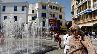На оспорвани избори <span class="highlight">Тунис</span> търси изход от дълбоката криза