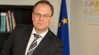 Европа се нуждае от уважавани и уверени преподаватели