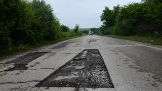 Властта отпусна близо 51 млн. лв. за ремонти на второ- и третокласни пътища