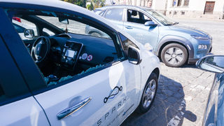 Компанията за споделени електромобили "Спарк" се оплака от вандалска акция срещу колите ѝ