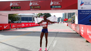 Снимка на деня: Бригид Косгей - новият световен рекордьор в маратона при дамите