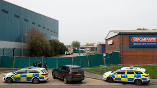 Британската полиция откри 39 тела в контейнер на камион, смята се, че е дошъл от България