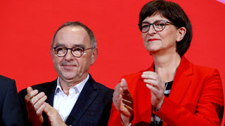 Коалицията на Меркел е разтърсена след смяната в ръководството на социалдемократите