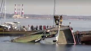 В Кипър потопиха стар товарен кораб, за да направят изкуствен риф