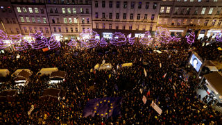 Десетки хиляди чехи протестираха срещу премиера <span class="highlight">Андрей</span> <span class="highlight">Бабиш</span>