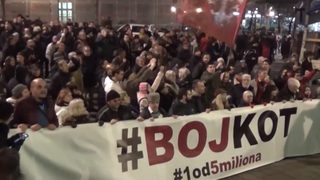 Хиляди протестираха пред прокуратурата в Белград
