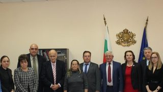 Заплатите на лекарите и сестрите ще са в съотношение 1.6 към 1