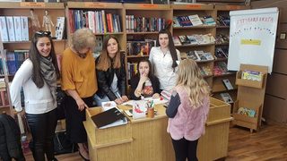 Как училище в Костенец се превърна в художествена галерия