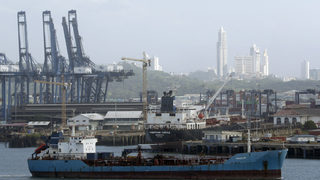 Панамският <span class="highlight">канал</span> ще наложи нови такси за преминаване