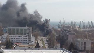 Снимка на деня: Пожар на <span class="highlight">Сточна</span> <span class="highlight">гара</span> във Варна
