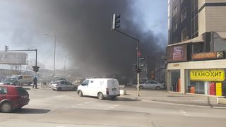 Снимка на деня: Пожар на <span class="highlight">Сточна</span> <span class="highlight">гара</span> във Варна