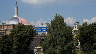 Джамии, католически и протестантски храмове ограничиха достъпа до богослужения