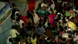 Почти 20 хил. индийци се струпаха на автогара
