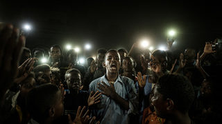 Снимка на поет от протеста в Судан е победител в <span class="highlight">World</span> <span class="highlight">Press</span> <span class="highlight">Photo</span>