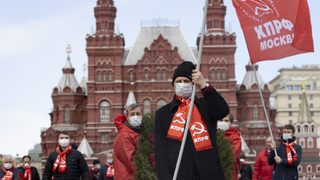 "Коронавирусът да се бои от нас!" - само в Русия почетоха <span class="highlight">Ленин</span> днес