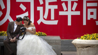 Ние двамата и пет милиона гости: китайски влюбени се женят по интернет