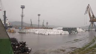 Отпадъците, пристигнали на пристанище Варна-Запад, са <span class="highlight">гориво</span> за циментовия завод в Девня