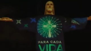 Статуята на Христос Спасителя в <span class="highlight">Рио</span> напомни за жертвите на COVID-19
