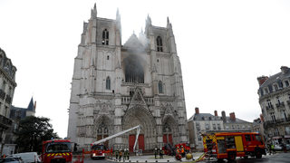Пожар в катедралата в <span class="highlight">Нант</span> унищожи църковния орган