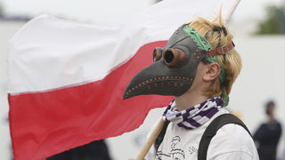 Коронавирусът по света: Полша забрани полетите от 44 държави (хронология)