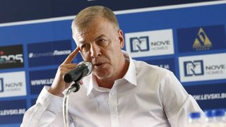 Футболният съюз глоби сурово Наско Сираков за обиди към шефа на съдиите