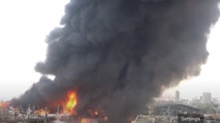 Огромен пожар избухна на пристанището в Бейрут месец след взрива