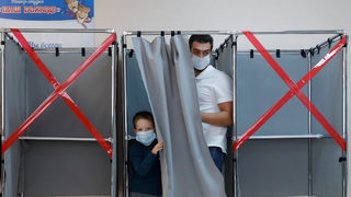 Поддръжници на Навални направиха необичаен пробив на местните избори в Русия