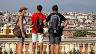 Гаранционен фонд да поема разходите на туристите при криза, предлагат туроператори
