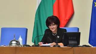 БСП и ДПС внасят искане за отстраняването на Караянчева като председател на парламента
