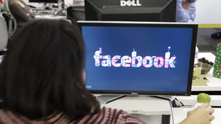 "Фейсбук" ще спре да препоръчва здравни групи, за да ограничи дезинформацията