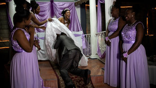 Фотогалерия: Как се вдига сватба в Хаити