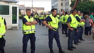 Как трябва да изглеждат полицаите в България