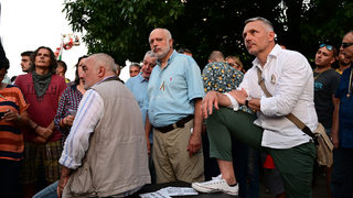 "Риторика, близка до ГЕРБ, превръща опозицията във формална" - "Отровното трио" към ДПС
