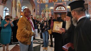 Борисов в църква без маска: правителството ще плати глобата