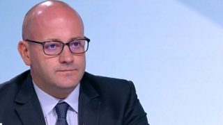 Радан Кънев: Докато Борисов седи до казан за ракия, гръцкият премиер е в Харвард