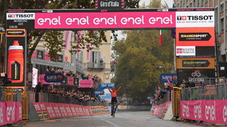 Протест на колоездачите доведе до съкращаване на етап в Джирото