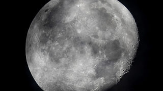 На осветената част на Луната има вода, потвърди НАСА