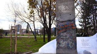 Берлинската стена – символ на тоталитарния комунизъм, рухна преди 31 години