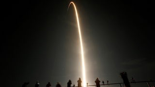 НАСА и SpaceX изстреляха първата редовна мисия до орбиталната <span class="highlight">станция</span>