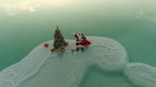Снимка на деня: Коледно настроение в Мъртво море