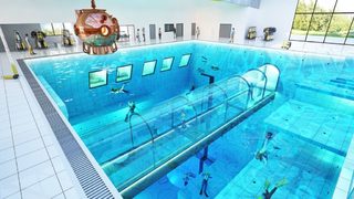 "Детска градина за <span class="highlight">водолази</span>": най-дълбокият басейн в света отвори в Полша