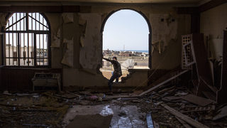 Нови укрепления, самолети, патрули - примирието в Либия е в постоянен риск
