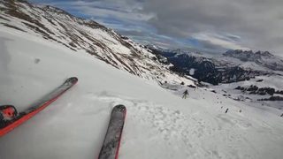 Стотици избягаха от принудителна карантина в ски курорт