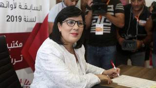 <span class="highlight">Тунис</span> още се разкъсва между носталгията и демокрацията