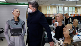Фотогалерия: Роботът "София", който стана интернет звезда