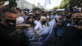"Справедливост за Диего": аржентинци поискаха отговори за смъртта на <span class="highlight">Марадона</span>