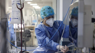 Гърция може да започне държавна мобилизация на лекари заради пандемията